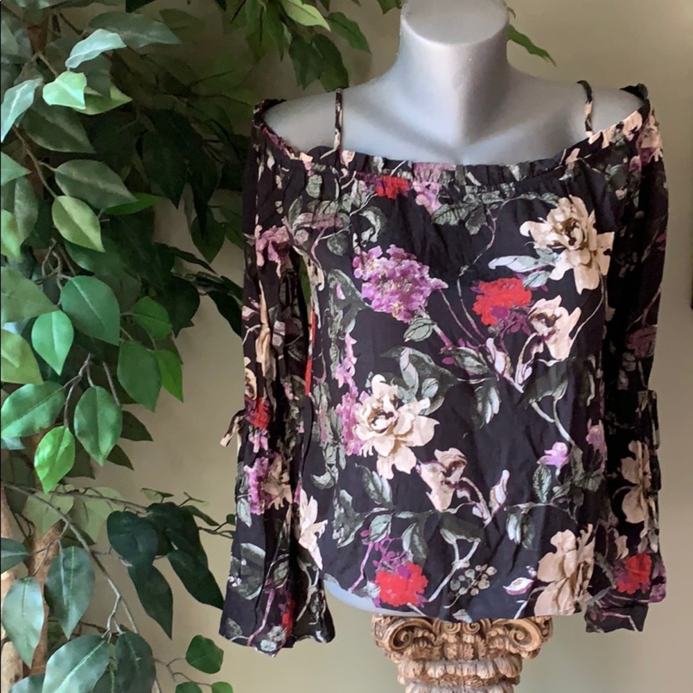 Zoe & Sam floral top